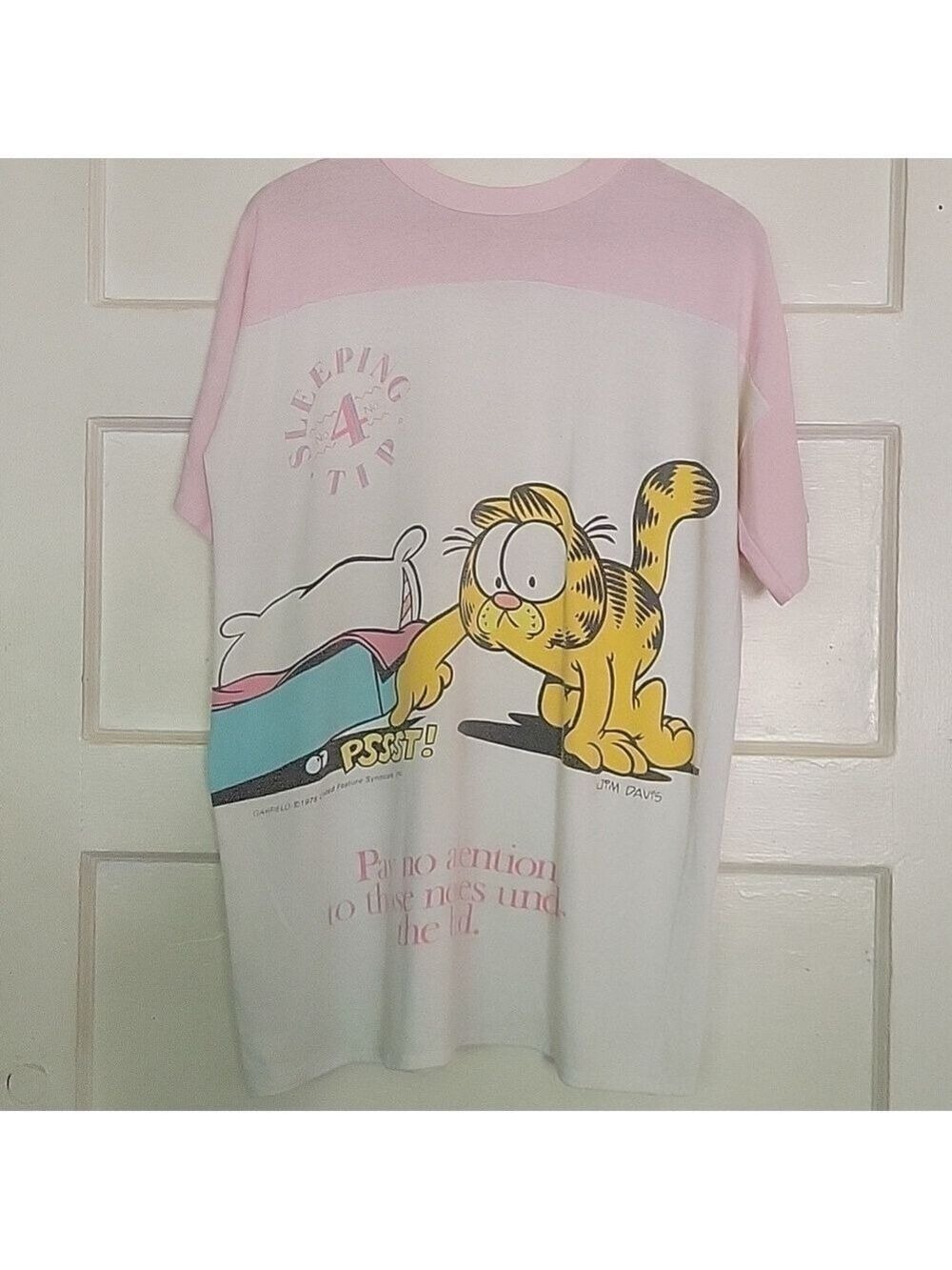 VINTAGE Garfield Sleep T Shirt "Pay No Attention to the Noises Under the Bed"